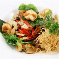 82. Drunken Noodle · Flat noodle, hot chili, broccoli, carrot, bean sprout, basil, bell pepper, onion in brown sa...