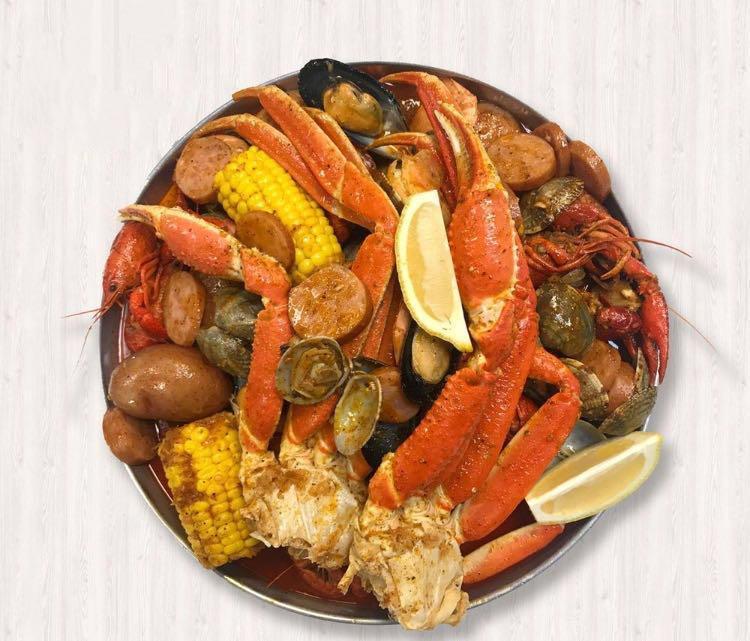 Seafood platter · Snow crab, Whole Shrimp, Crawfish, Mussels, Clams, Corn, and Potatoes. 