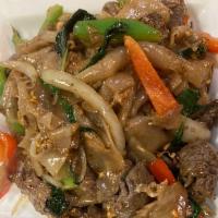 DRUNKEN NOODLE  ·  wide rice noodle, egg, Thai chili, onion, bell pepper and basil leaf
