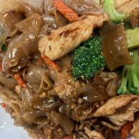 PAD SEE EW NOODLE  · Stir-fried wide rice noodle with egg, broccoli and carrot in sweet soy sauce