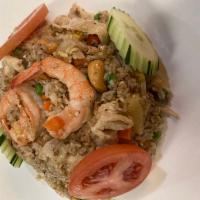 PINEAPPLE FRIED RICE  · Jasmine rice stir fried with 2 shrimps, , chicken, egg, pineapple, cashew, onion and carrot.