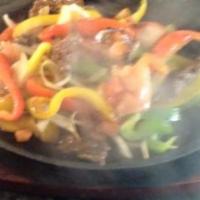 Fajitas Mexicanas de Res  · Mexican style fajitas with beef. Served with nice, beans and cheese.