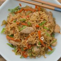 Chicken Chow Mein 鸡炒面 · Stir fried noodle dish with poultry.