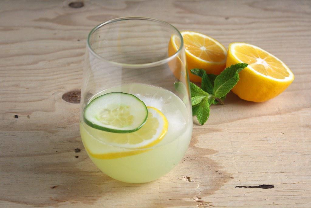 Fresh Lemonade with Mint · 