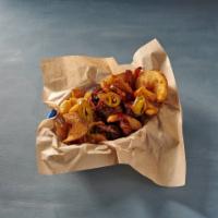 Loaded Texas Sidewinders  · Fries. Cheese, pickled jalapenos, burnt ends and scallions.