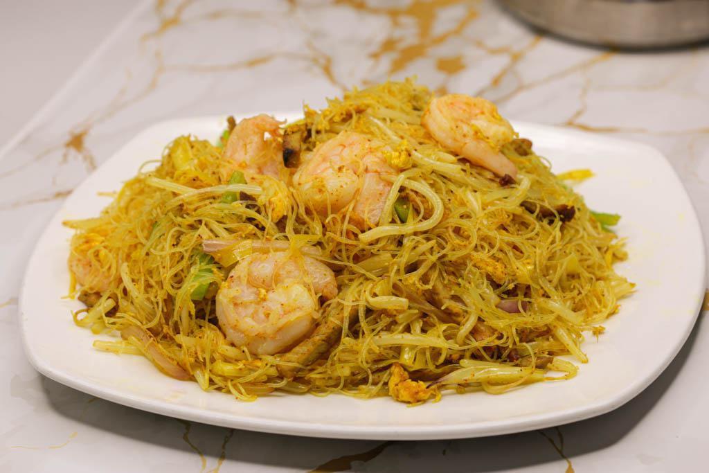 Singapore Style Fried Rice Noodle · Spicy. BBQ pork and prawns in a fried rice noodle with curry. (its a dryer style) Family style. 