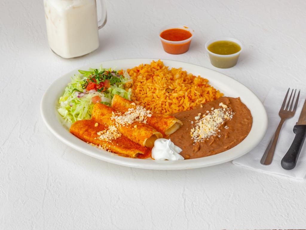 Enchiladas en Mole · Poblano style mole.