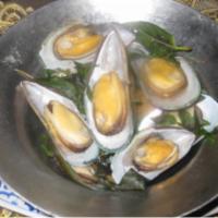 14. Hoi Ob · Green mussels steamed, served with seafood sauce.