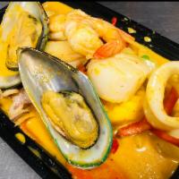 (L) Mango Curry · Our most popular dish. With onion red and green pepper and diced mango simmered in spicy yel...