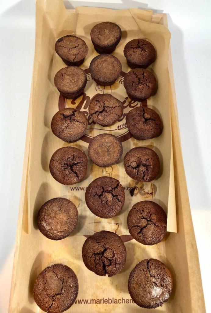 SMALL MINI BROWNIE TRAY · Mini brownies (18)