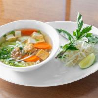 SP3. Tofu pho (Pho dau hu) · Rice noodle soup with tofu, cooked broccoli, and carrots. (Pho broth option)