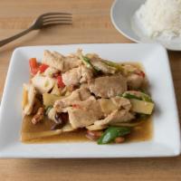 118. Pad Ma Moung Hi Ma Pan · Sauteed chicken, bamboo, bell peppers, and cashew nuts in a brown sauce.