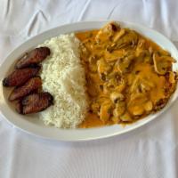 Mushroom Chicken · Served with Rice and sweet plantains.
Pechuga en champinon.