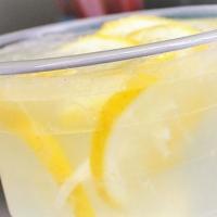 Fresh Lemonade · Sweetened.
柠檬水