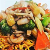 Crispy Pan-Fried Noodle · 各式两面黄 Comes with choice of protein