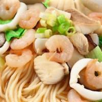 Seafood Noodle Soup · 海鲜汤面