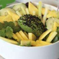 Viagra Salad · Mix verdes, mango, cebolla morada, cilantro, chia.
