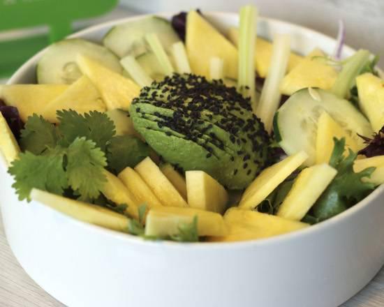 Viagra Salad · Mix verdes, mango, cebolla morada, cilantro, chia.