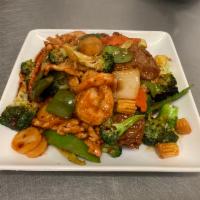 S8. Triple Delight · Shrimp, chicken, and beef with mixed vegetables in garlic sauce. Spicy.