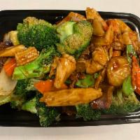 S15. Happy Family · Beef, chicken, roast pork, shrimp and lobster meat sauteed with mixed vegetables in chef's s...