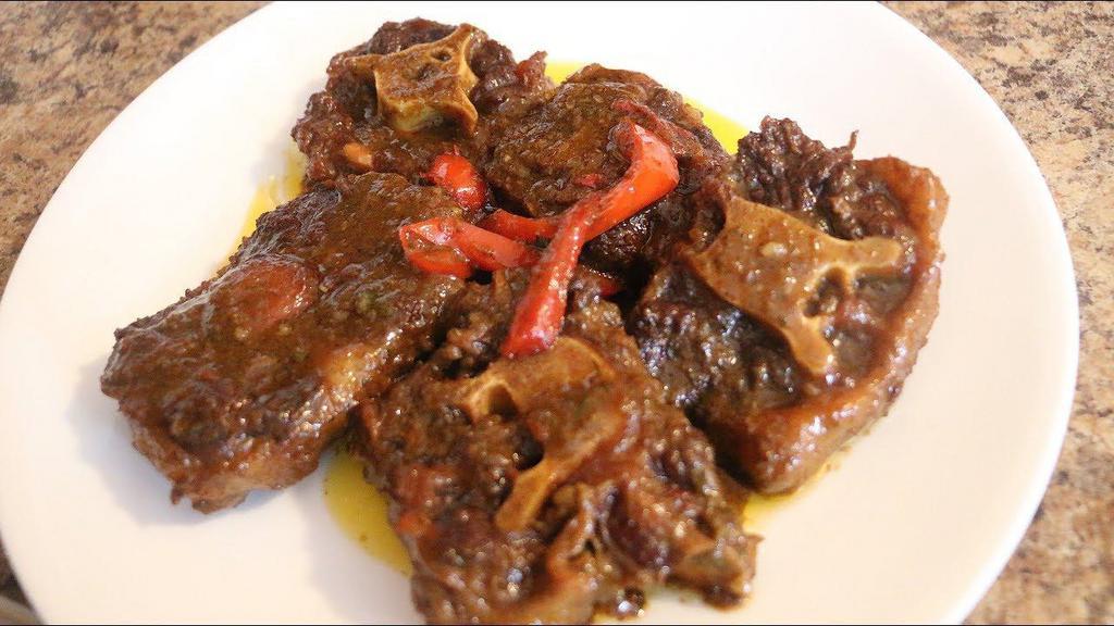 Rabo Guisado · Stewed oxtail.