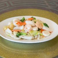 S2. Seafood Delight · Shrimp, fish fillet, fish ball and squid with mix vegetable in white wine sauce.