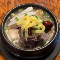 갈비탕 / Short Rib Soup · Served with 1 rice & 4 side dishes.