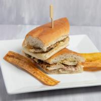 Sandwich de pollo  · Grilled marinated chicken breast.