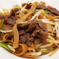 M2. Beef Chow Mein 牛炒麵 · Stir fried noodle dish.