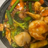 Happy Family · Chicken, beef, shrimp, scallop, assorted veggie, brown sauce. Garlic sauce available on requ...