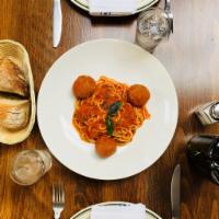 Spaghetti e Polpetta · Spaghetti pasta, veal meatballs, tomato sauce.