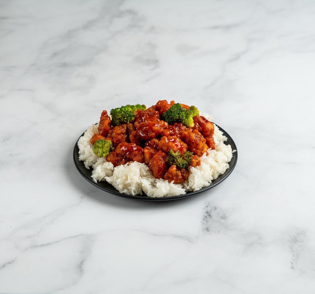 S1. General Tso's Chicken · Chunks of chicken lightly fried with hot bean sauce. With white rice. Spicy.
