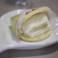 Arepa con queso · Arepa with Cheese 
