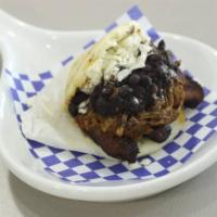 Arepa Pabellón · Carne mechada , frijoles, platanos y queso rallado / Shredded beef, beans, plantain and whit...