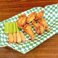 6 Piece combo · Mix any flavor with one dip.
Served with 6 pc wings, small side, 24oz drink, celery &carrot. 