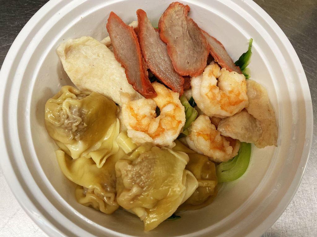 N9. Noodle with Yang Chow Wonton Soup · Chicken, roast pork, shrimp and vegetable. With choice of noodles.