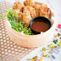   Garlic Butter Chicken Wings 蒜蓉牛油脆皮雞中翼 · Cooked wing of a chicken coated in sauce or seasoning.