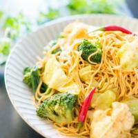 Stir Fried Yellow Curry Vegetables with Thin Noodle 黃咖喱素菜炒細麵s · Served with thin noodles.