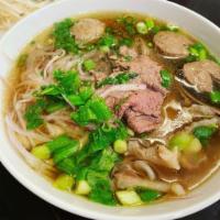 P11. Pho Tai Bo Vien · Beef broth, noodle, meatballs and sliced of eye-round