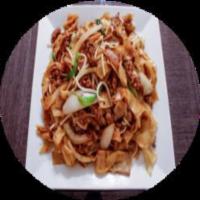 I4. Hu Tieu Xao · Chow fun. Stir fried wide noodles with onion, carrot and broccoli.