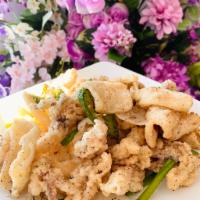 L2. Muc Rang Muoi · Salt and pepper squid. Deep fried squid dish with onion and pepper.