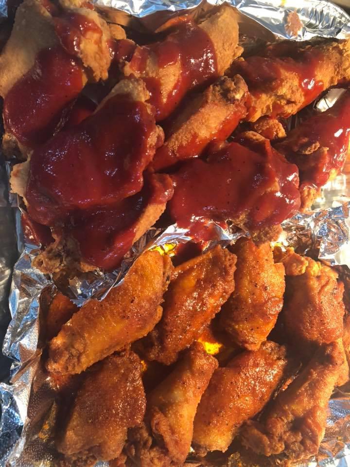 8 Piece Wings (Mixed) · 8 piece wings, side, 2 biscuits, 1 choice of the corner 10th's sauce.