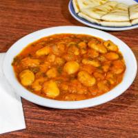 Yigantes Yahni · Lima beans slowly cooked in a flavorful tomato and herb sauce. Served with warm pita bread.