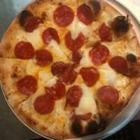 Pizza pepperoni  · Tomato sauce, mozzarella, and pepperoni