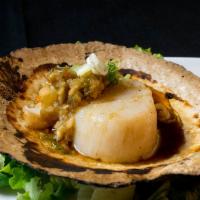 Grilled live scallop half shell · 