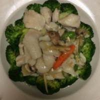 17. Crystal Flounder 水晶魚片 · Flounder Fillet with fresh mixed vegetables and house  crystal   white Sauce.  Served with w...