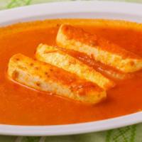 Salsa de Queso Breakfast · Fresh cheese covered with spicy tomato sauce. Served with black beans. Queso fresco con sals...