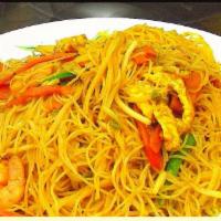 F13. Singapore Rice Noodles · Spicy.