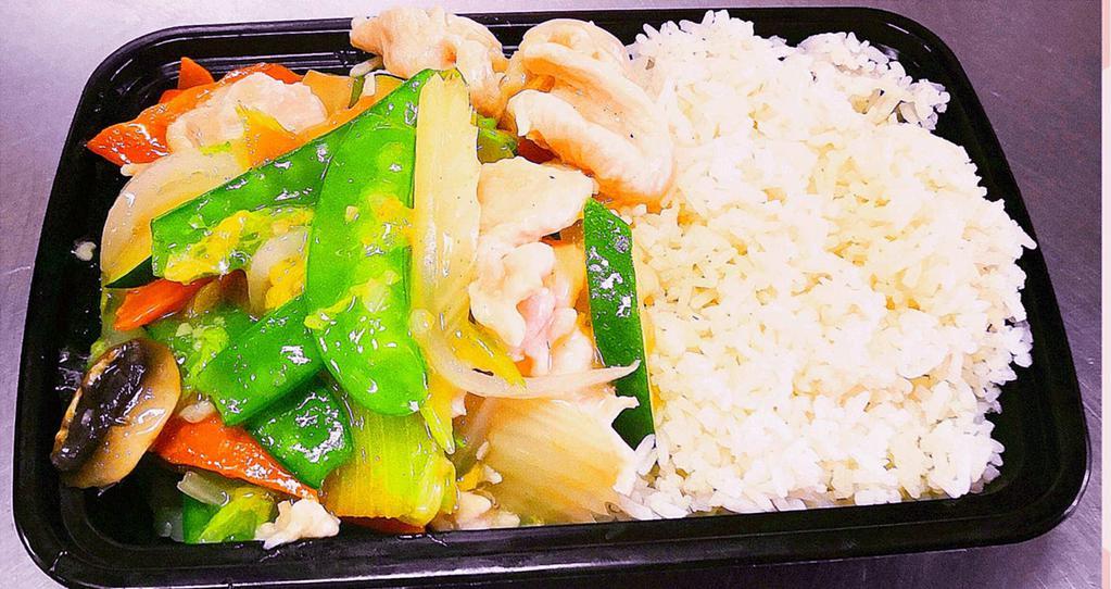 CP02. Moo Goo Gai Pan · Stir-fried chicken and vegetables.