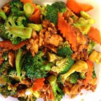 304. Chicken with Broccoli · Chicken stir-fried with fresh broccoli in brown sauce. Served with steamed or fried rice.
